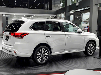 Mitsubishi Outlander 2.0 CVT 2025