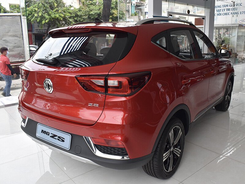 MG ZS LUX+