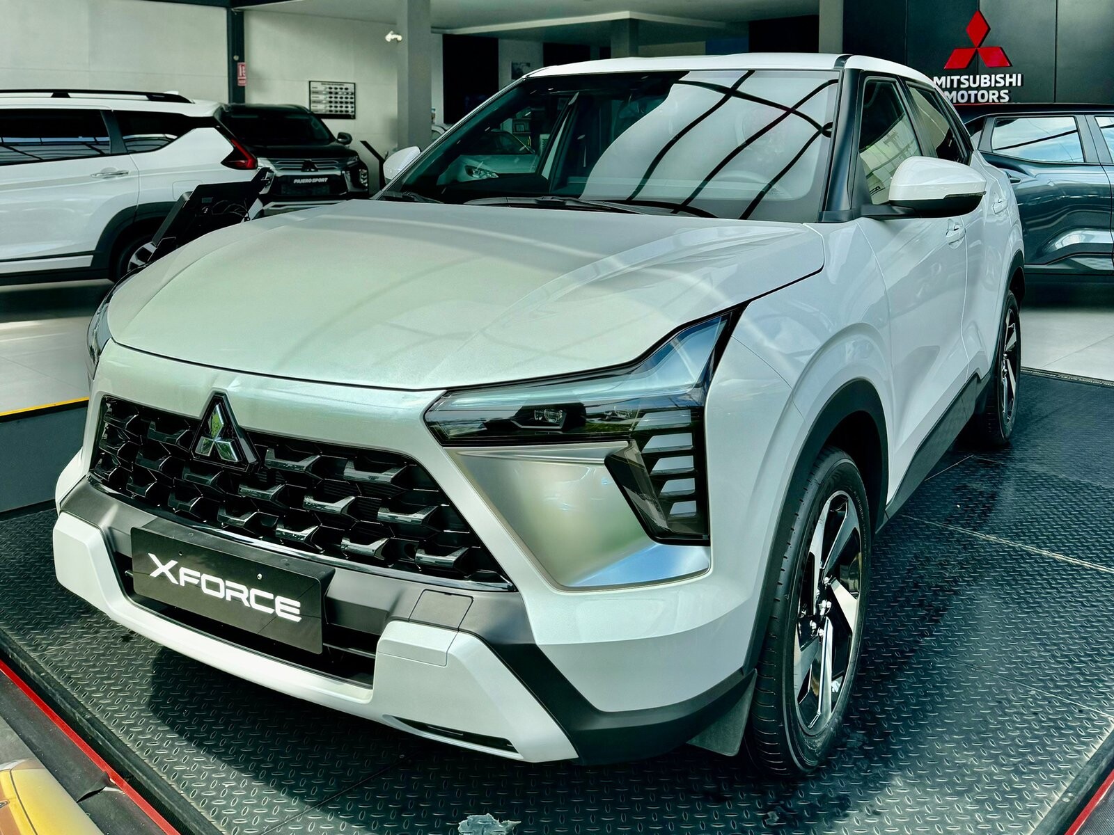 Mitsubishi Xforce GLX