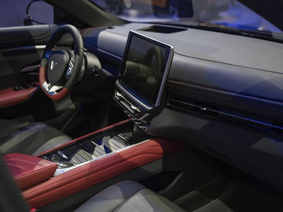 VinFast VF7 Eco