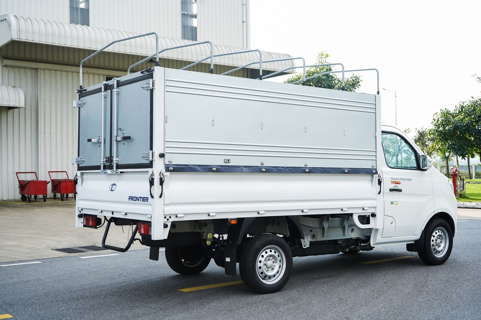 Xe tải Thaco Frontier TF230 - Thùng mui bạt - tải trọng 990Kg