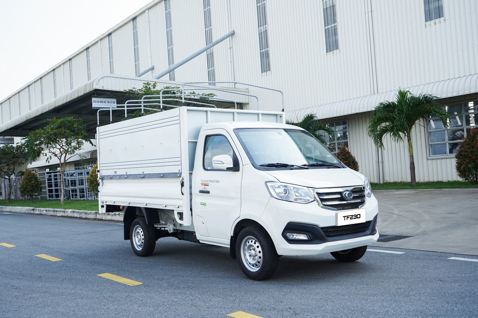 Xe tải Thaco Frontier TF230 - Thùng mui bạt - tải trọng 990Kg