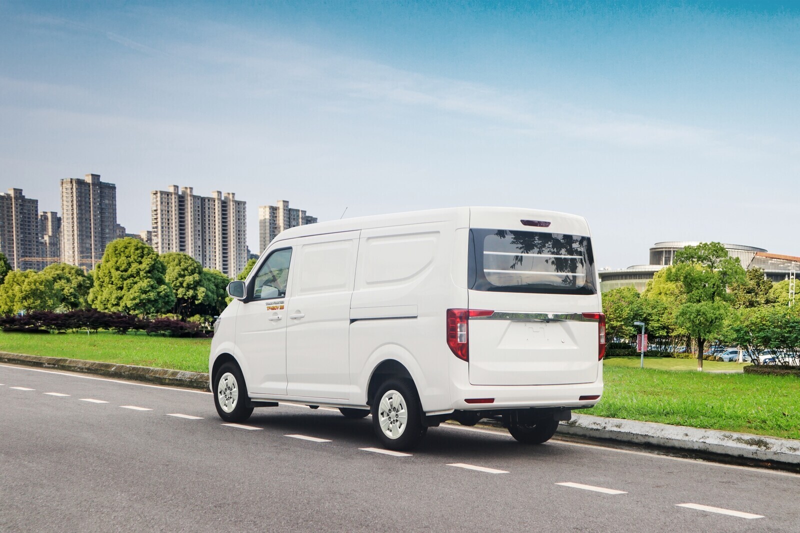 XE TẢI THACO FRONTIER TF420V 2S - Tải 945 KG - Thùng 2m35