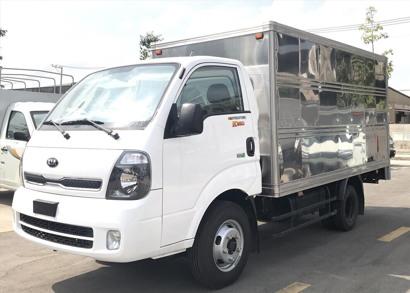 Xe tải KIA Frontier K250 - Thùng kín - Tải 1490kg / 2490kg- Thùng dài 3,5m