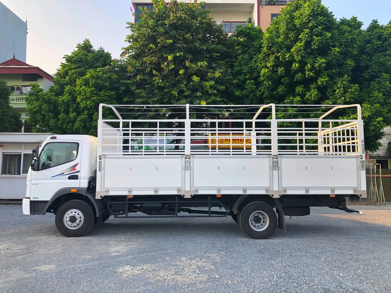 Xe tải Fuso FA 140L - Thùng mui bạt - Tải 6.45 tấn