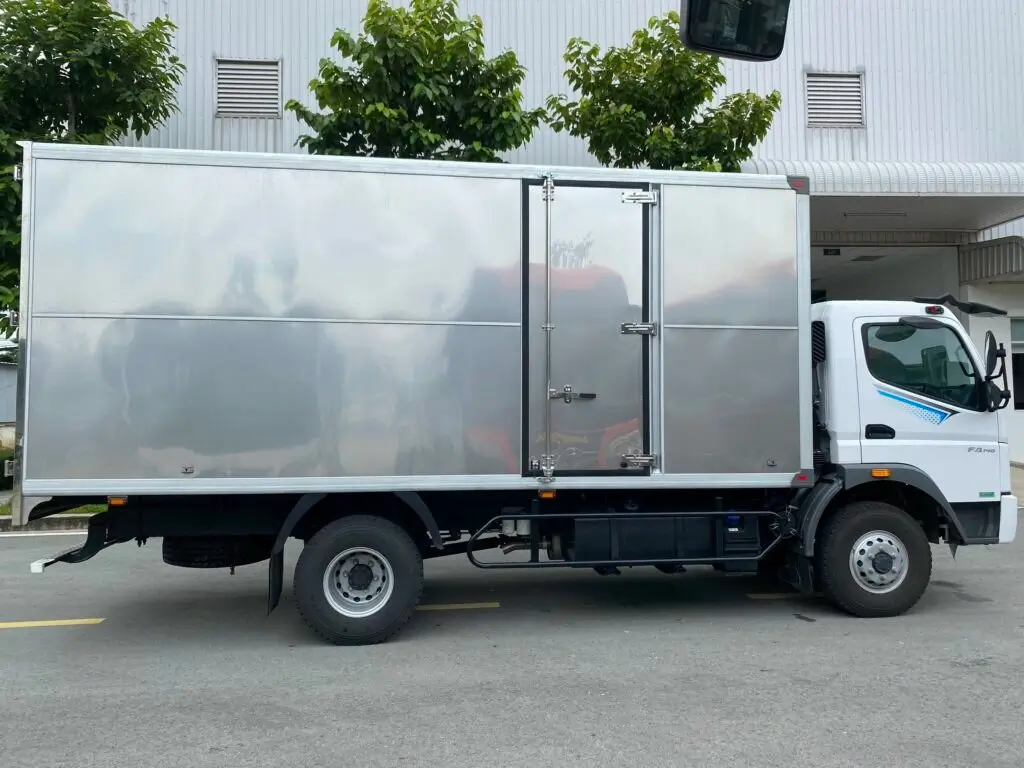 Xe tải Fuso FA 140L - Thùng kín - Tải 6.45 tấn