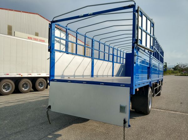 Xe tải Fuso FI 170 - Thùng mui bạt - Tải 8.3 tấn
