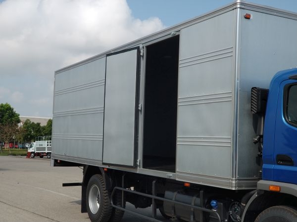 Xe tải Fuso FI 170 - Thùng kín - Tải 8.3 tấn