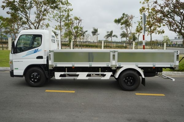 Xe tải Fuso Canter TF4.9 - Thùng lửng - Tải 2.2 tấn