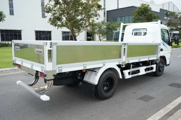 Xe tải Fuso Canter TF4.9 - Thùng lửng - Tải 2.2 tấn