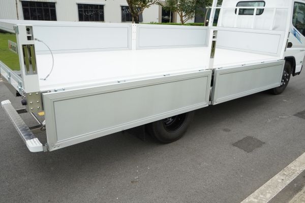 Xe tải Fuso Canter TF4.9 - Thùng lửng - Tải 2.2 tấn