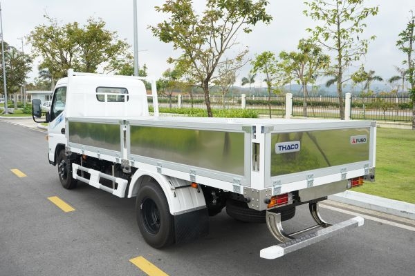 Xe tải Fuso Canter TF4.9 - Thùng lửng - Tải 2.2 tấn