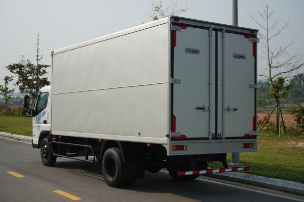Xe tải Fuso Canter TF7.5 - Thùng kín - Tải 3.49 tấn