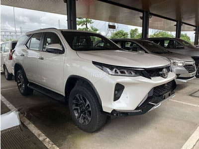 Toyota Fortuner Legender 2.8 AT Máy Dầu 4x4