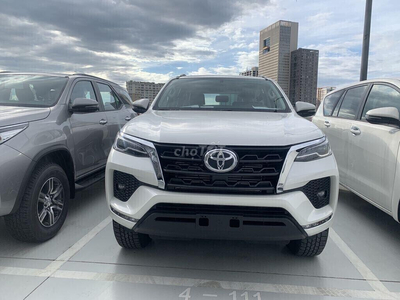 Toyota Fortuner 2.4AT Dầu 4x2