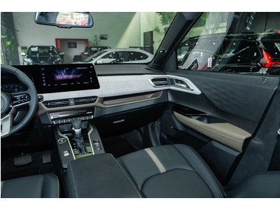 Mitsubishi Xforce Ultimate (2 Tone)