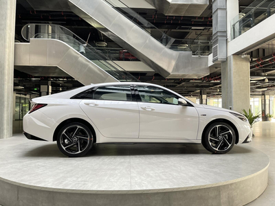 Hyundai Elantra 2.0 AT Đặc Biệt