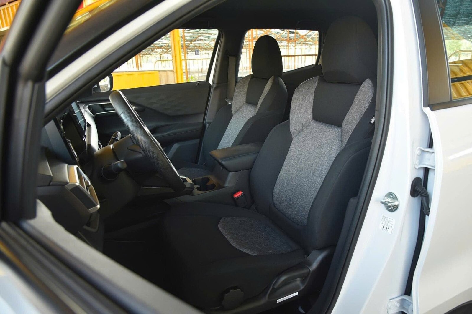 Mitsubishi Xforce GLX