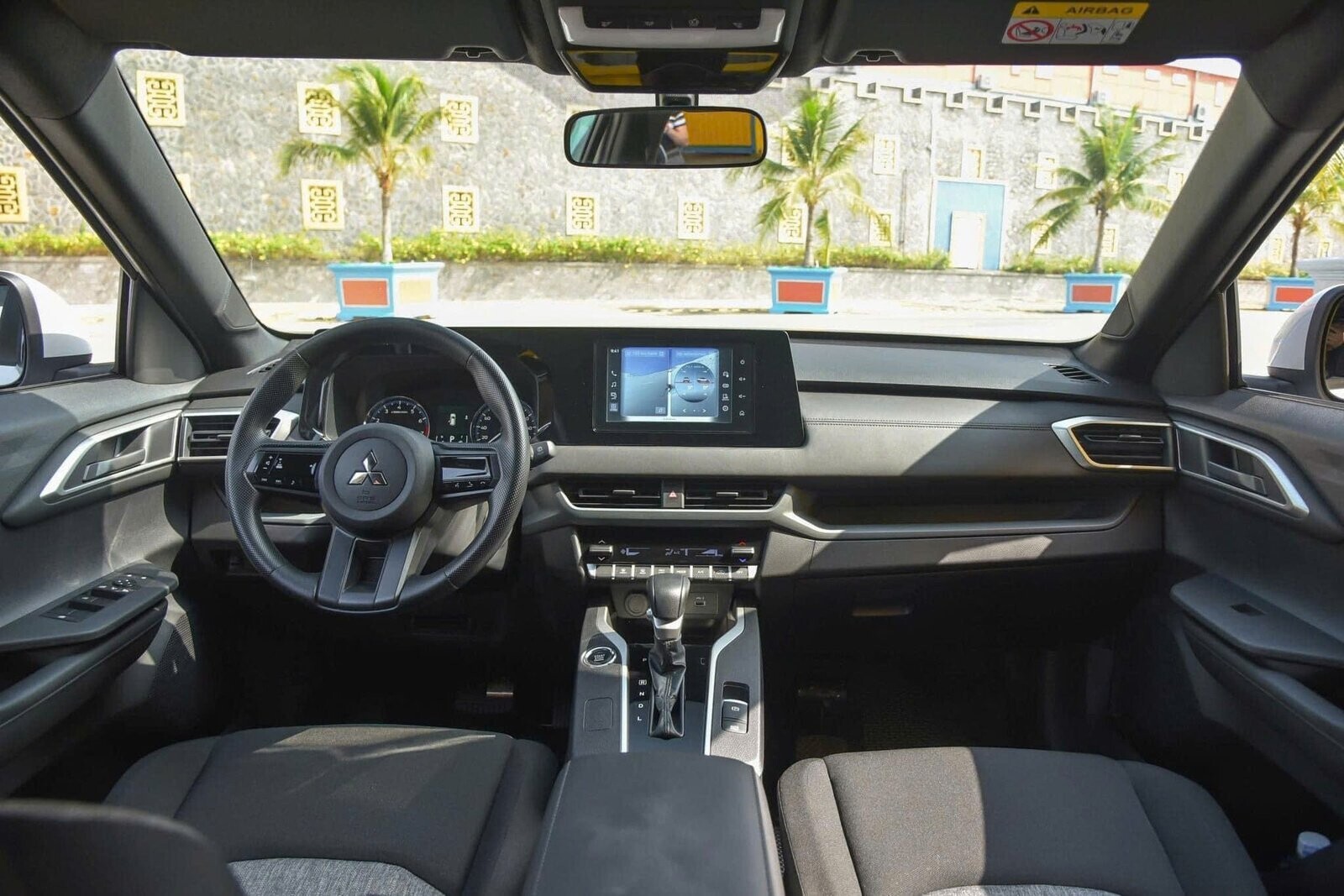 Mitsubishi Xforce GLX