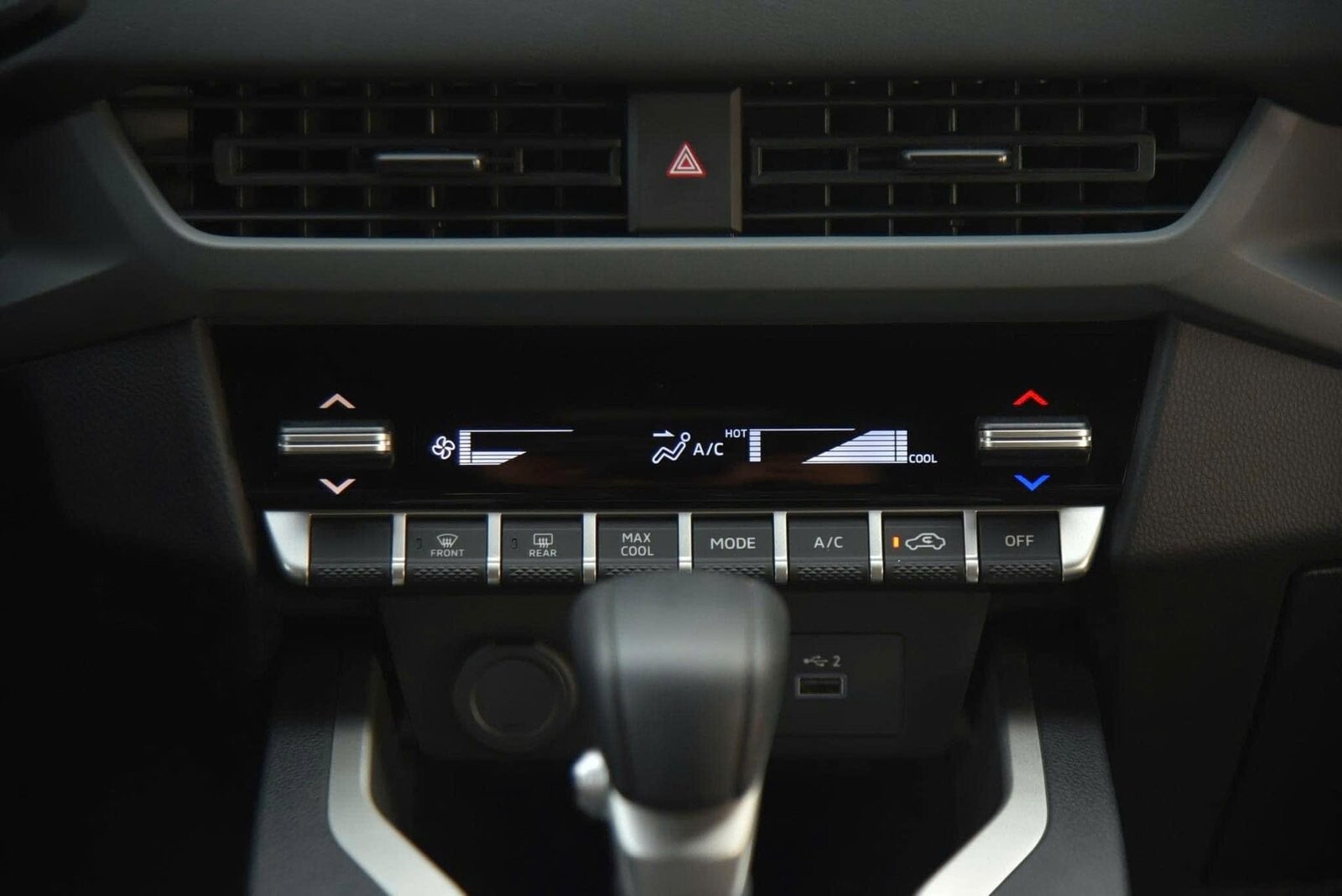 Mitsubishi Xforce GLX