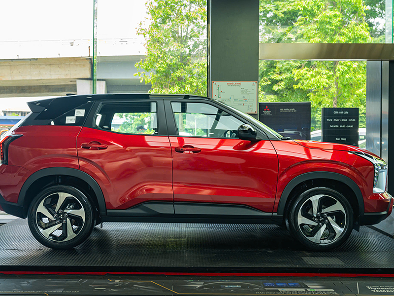 Mitsubishi Xforce Ultimate (2 Tone)