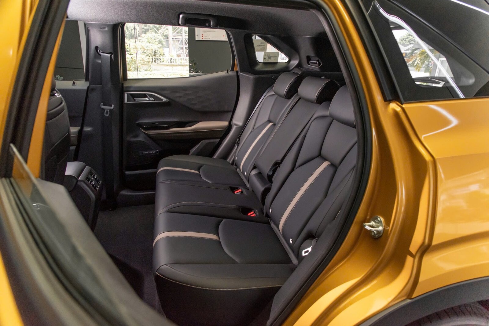 Mitsubishi Xforce Ultimate (2 Tone)