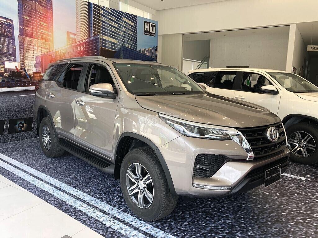 Toyota Fortuner Legender 2.7 AT Xăn 4x4