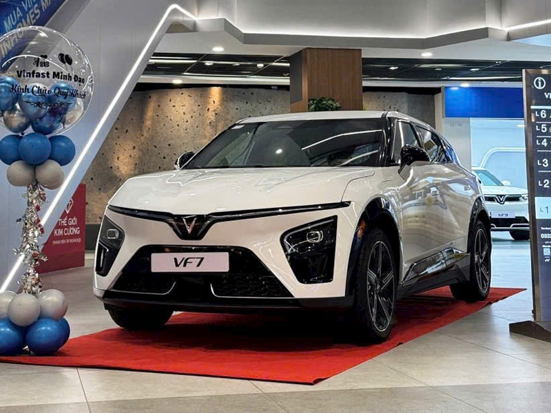 VinFast VF7 Eco