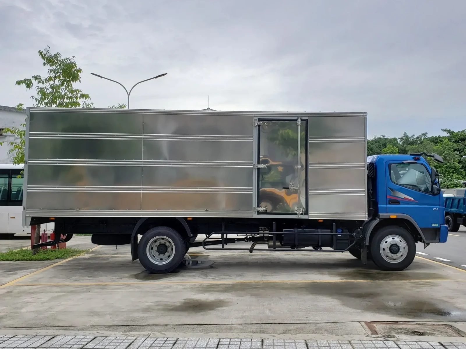 Xe tải Fuso FI170L- Thùng kín - Tải 8.2 tấn
