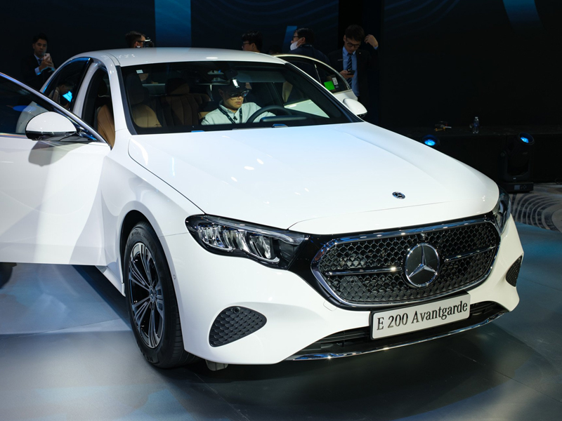 Mercedes Benz E200 Avantgarde V1