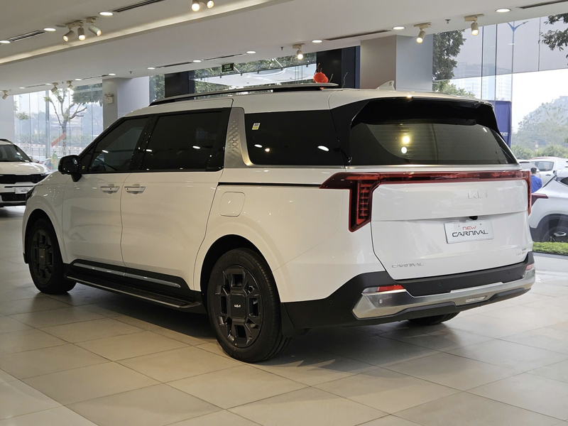 New KIA Carnival 1.6 Turbo Hybrid Signature 7S