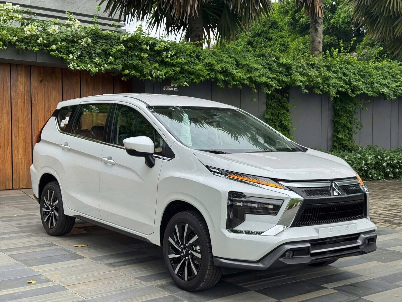 Mitsubishi Xpander AT Premium