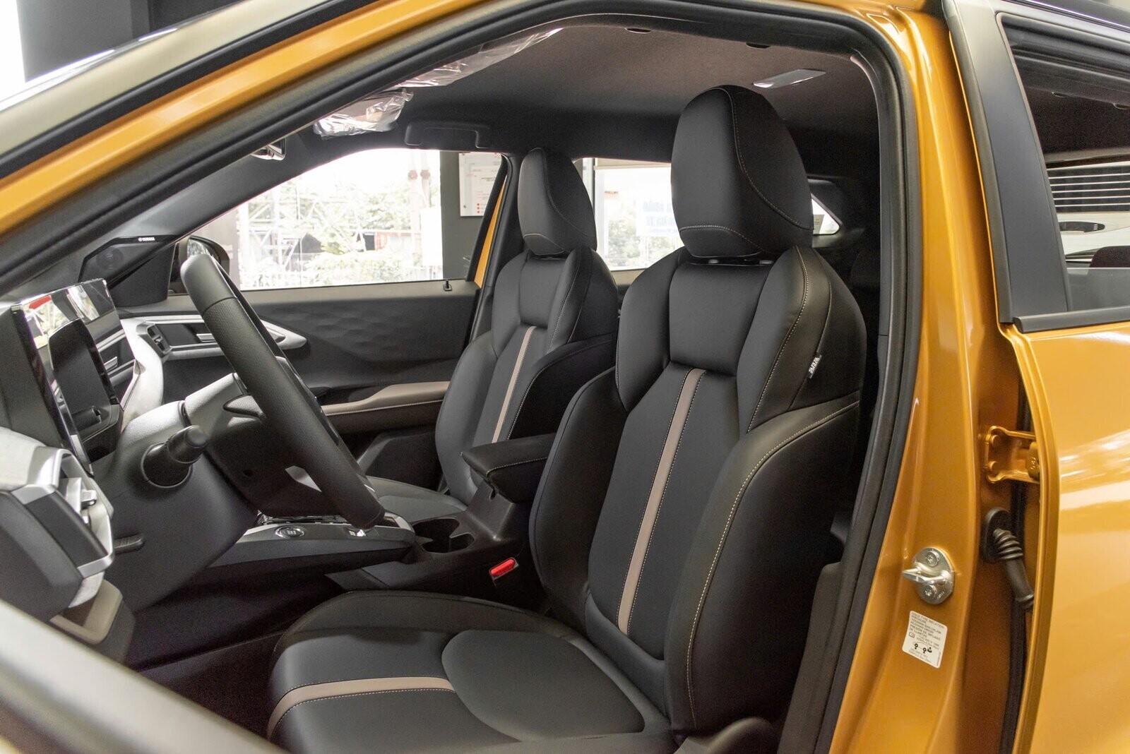 Mitsubishi Xforce Ultimate (2 Tone)