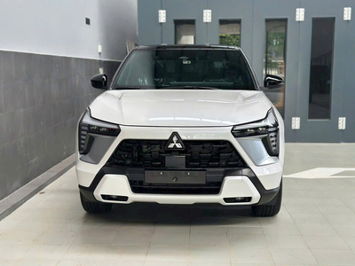 Mitsubishi Xforce Ultimate (2 Tone)