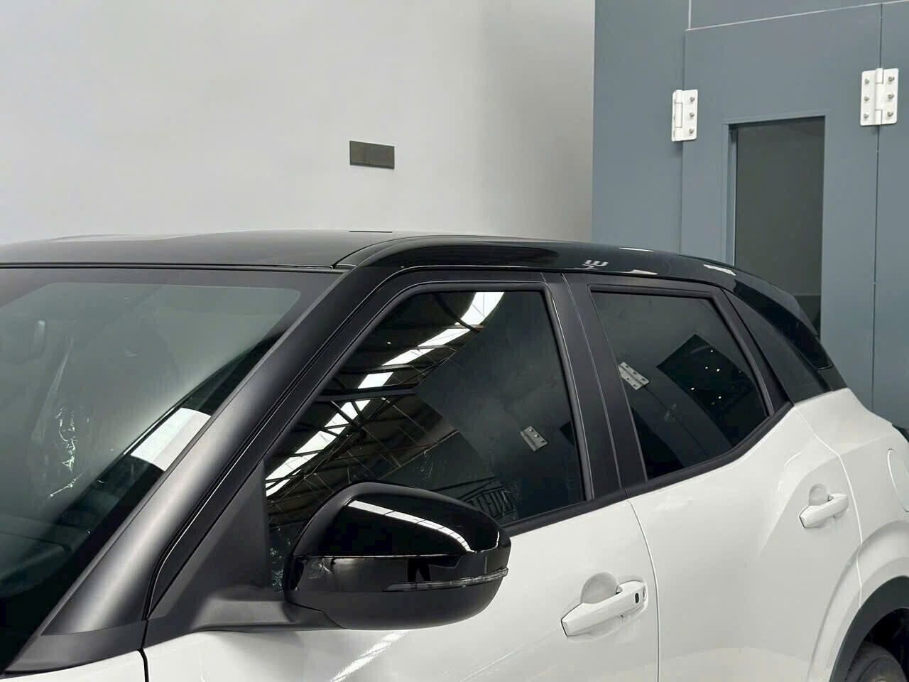 Mitsubishi Xforce Ultimate (2 Tone)