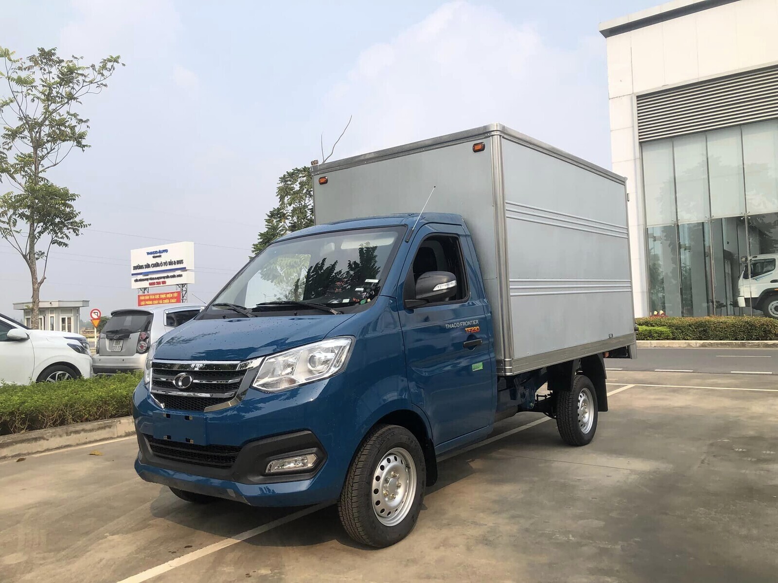 THACO FRONTIER TF230 - THÙNG KÍN, TẢI TRỌNG 990KG