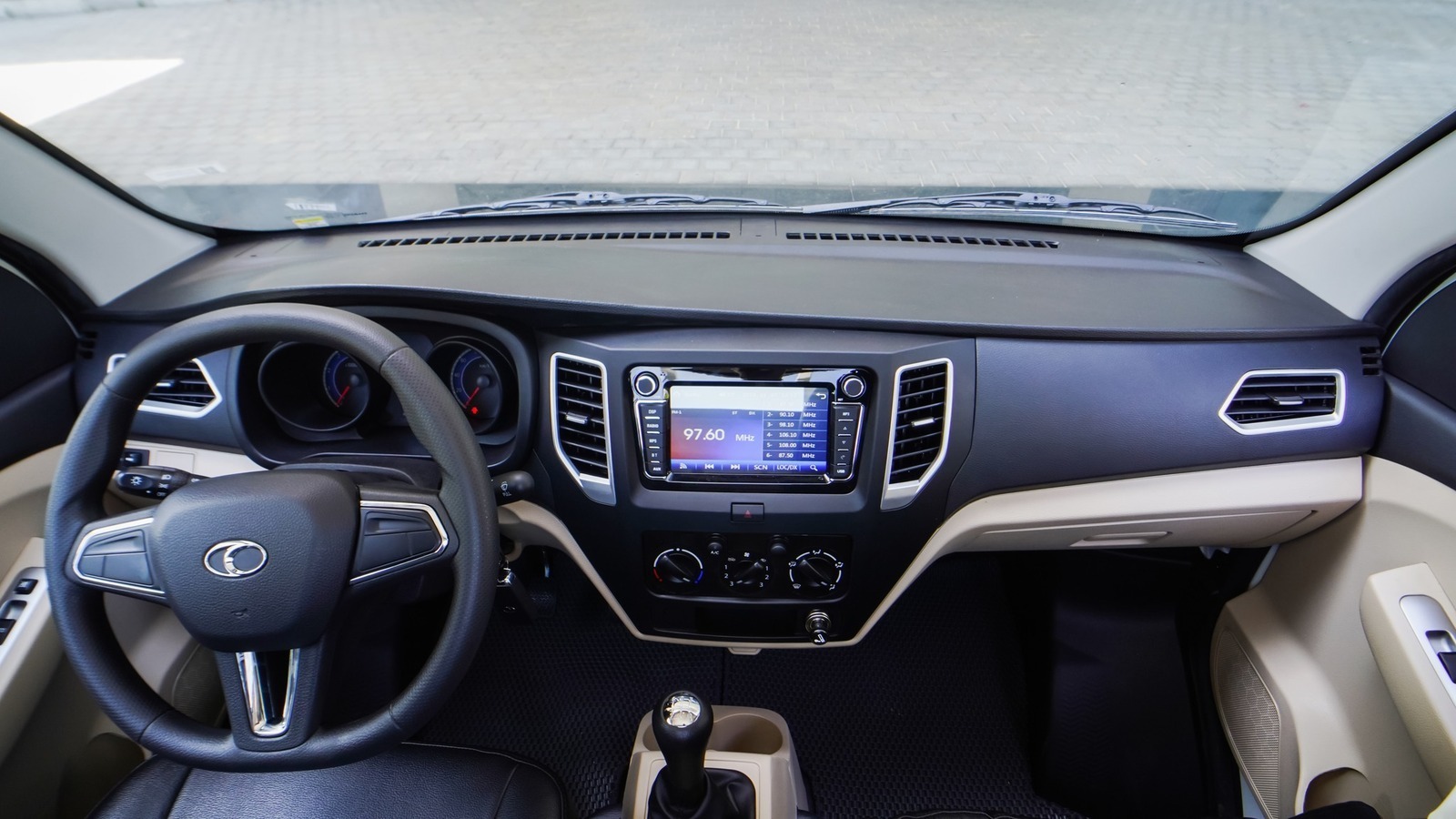 THACO FRONTIER TF230 - THÙNG KÍN, TẢI TRỌNG 990KG