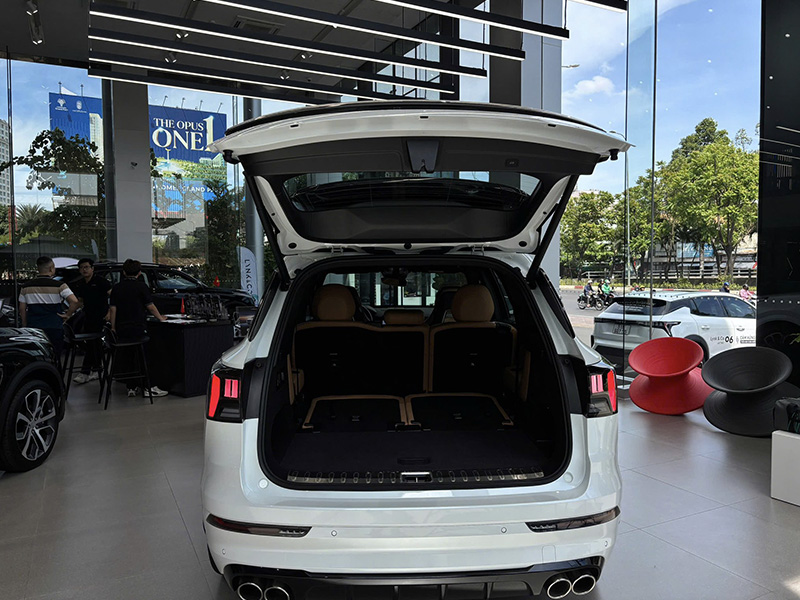 Lynk & Co 09