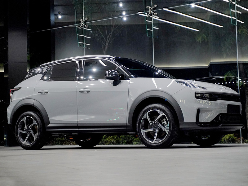 Lynk & Co 06