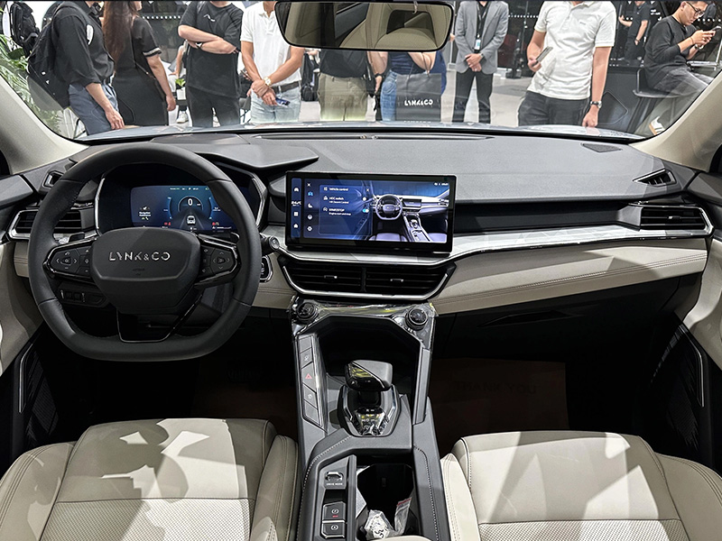 Lynk & Co 06