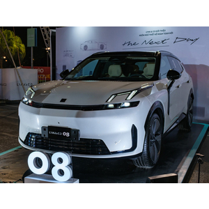 Lynk & Co 08 Pro