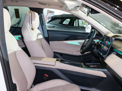 Lynk & Co 08 Pro