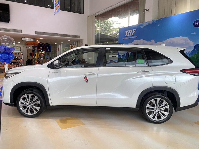 Toyota Innova Cross 2.0G