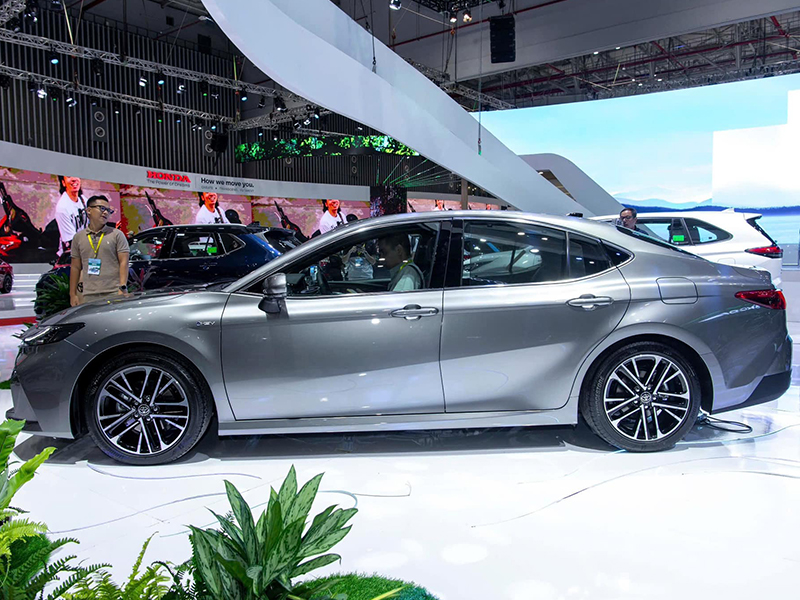 Toyota Camry HEV MID