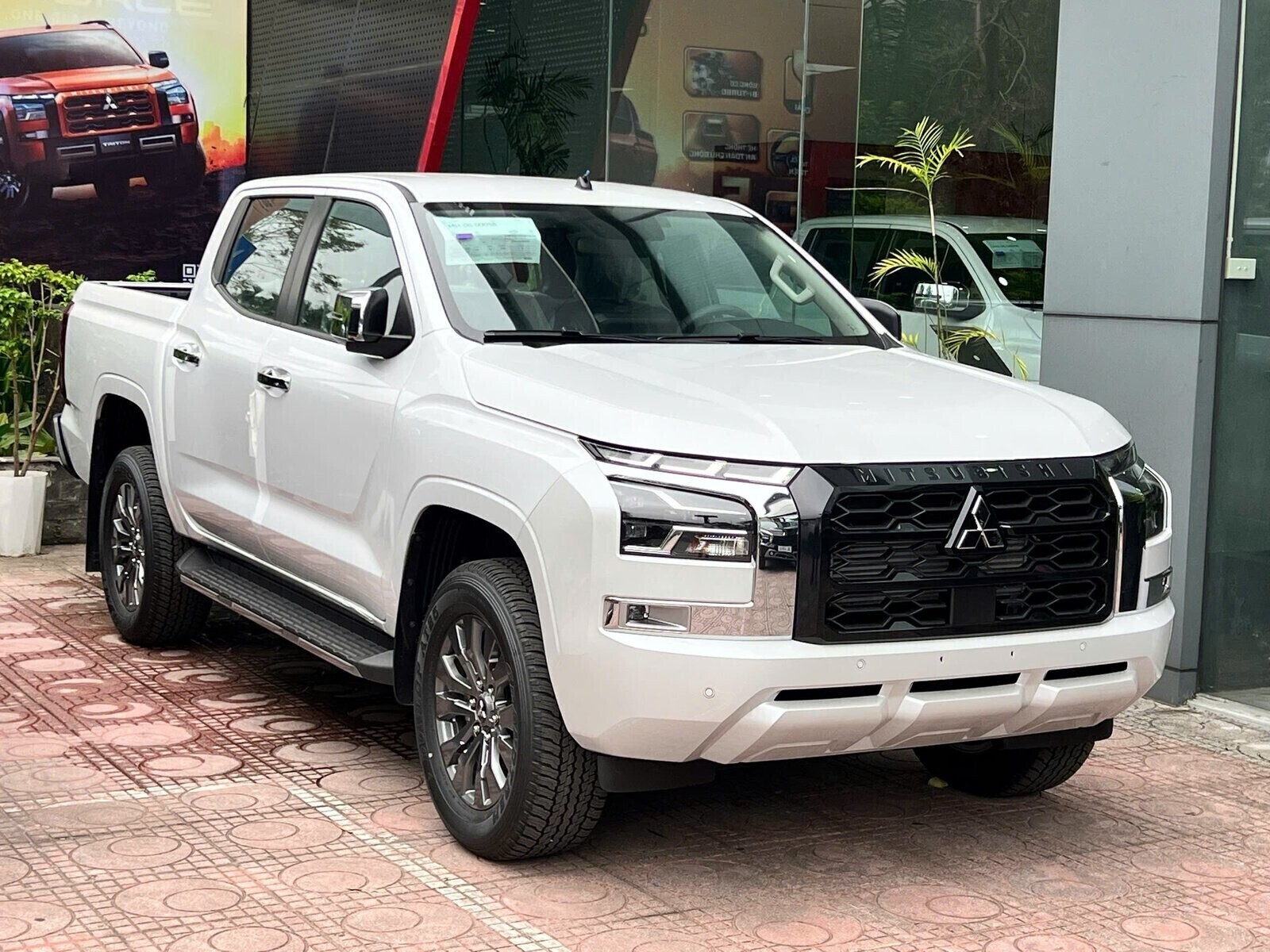 Mitsubishi Triton 2WD AT Premium