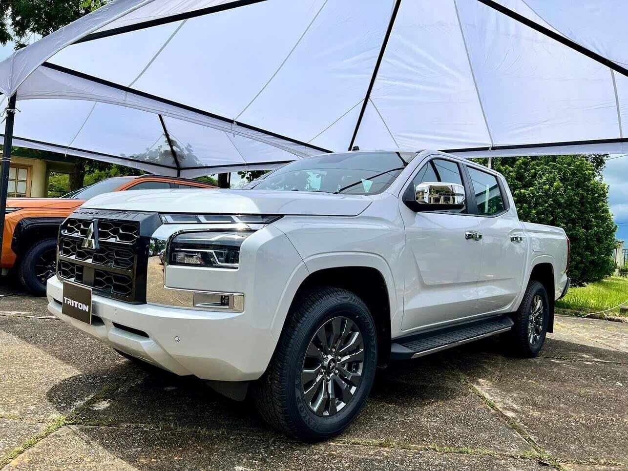 Mitsubishi Triton 2WD AT Premium