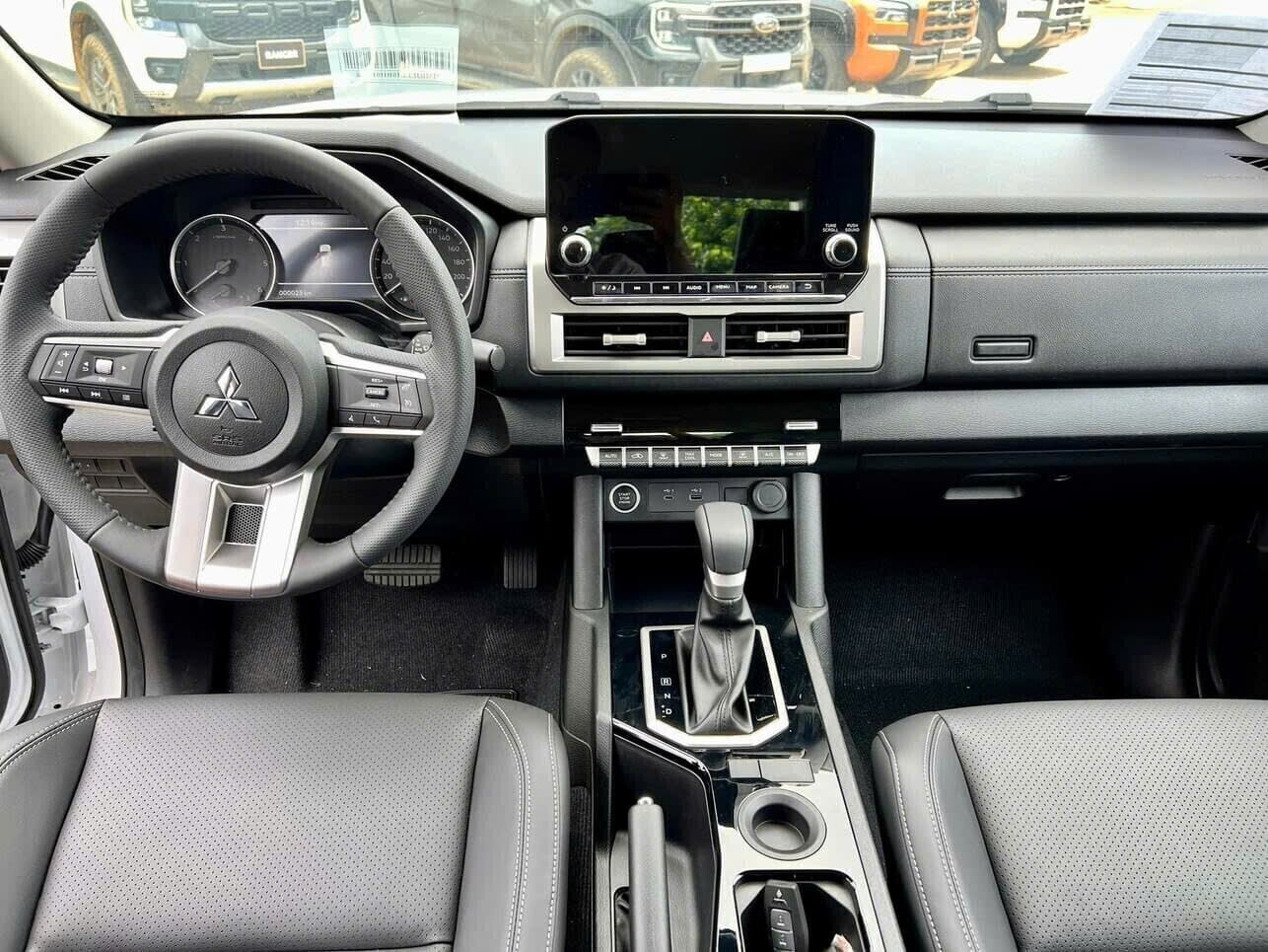 Mitsubishi Triton 2WD AT Premium