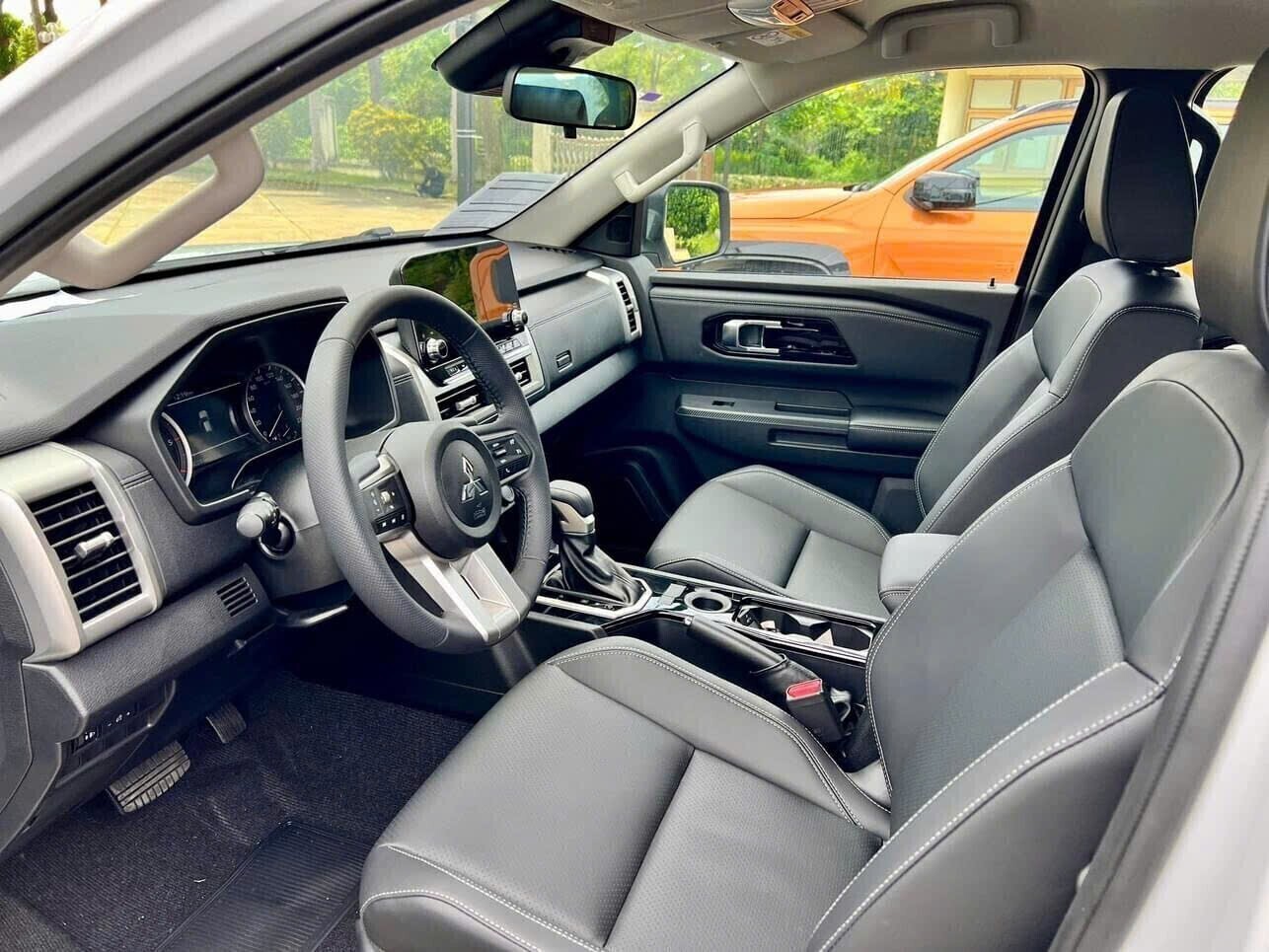 Mitsubishi Triton 2WD AT Premium