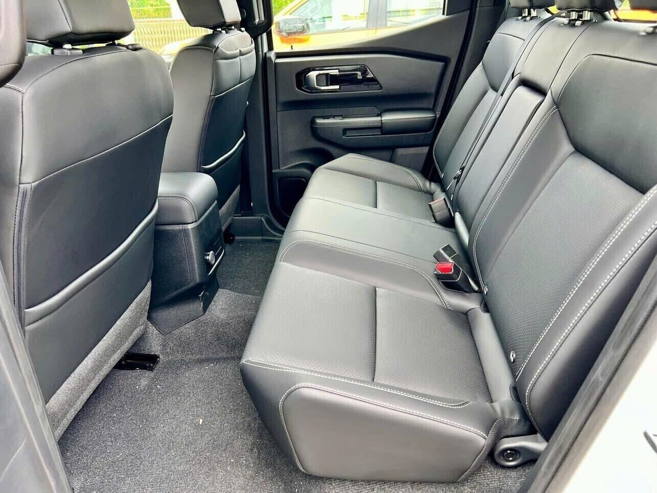 Mitsubishi Triton 2WD AT Premium