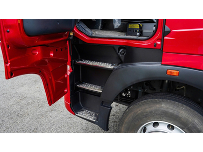 XE ĐẦU KÉO HOWO SINOTRUK T7H 6X4 CẦU LÁP